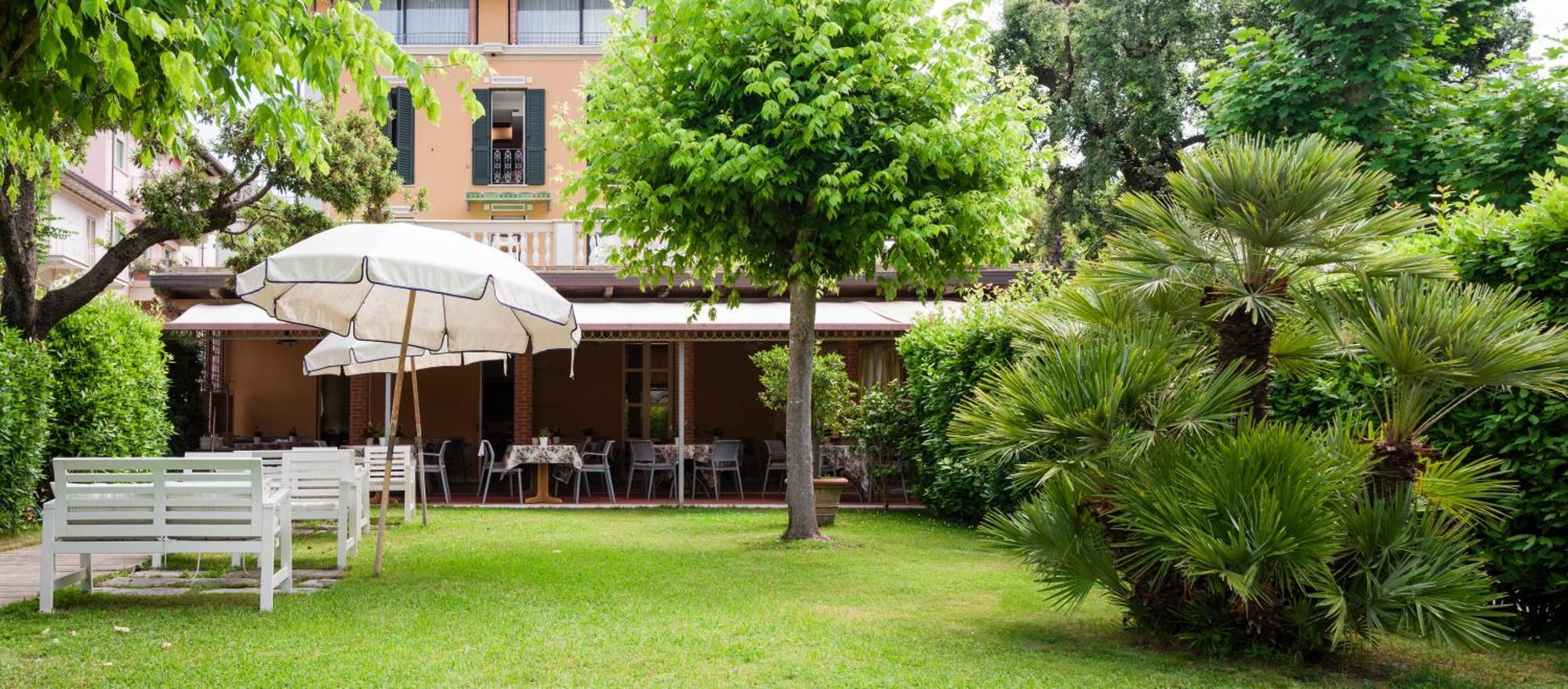 Hotel Regina Forte dei Marmi Exterior photo